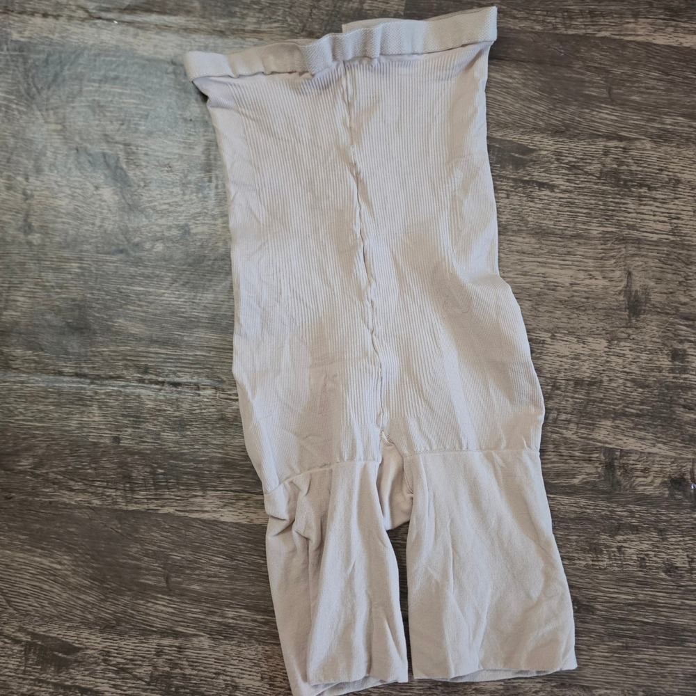 ASSETS by Spanx Shapewear Shorts Womensโ 3 Beige Nude High Waist Tummy Control